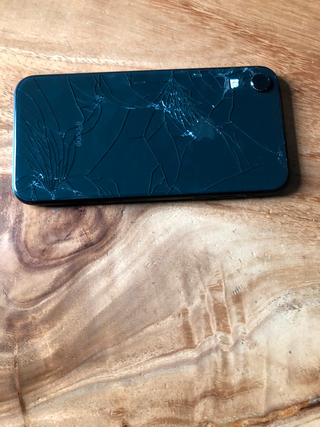 iPhone XR dans Appareils électroniques  à Longueuil/Rive Sud