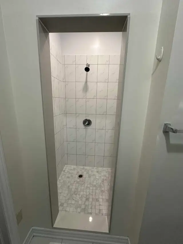 Ensuite bedroom for rent in Bowmanville $1,100 in Room Rentals & Roommates in Oshawa / Durham Region - Image 10