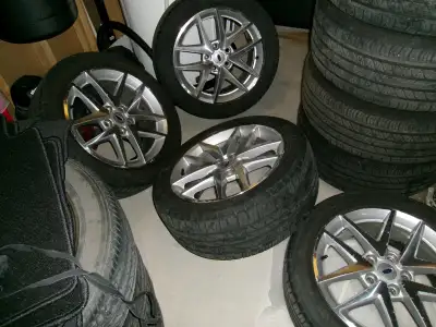 Mags de ford fusion 2011 17'' bolt pattern 5X114 et pneus cooper zeon RS-3 G1 225/50R17. les pneus o...