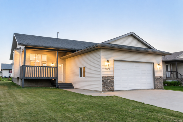 5 Bed Sexsmith Home | Heated Garage | Aug 25