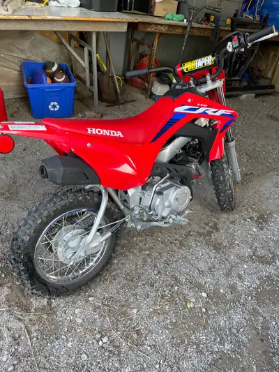 New price Four tanks of gas Like showroom condition Semi automatic, fuel injected, kick start and el...