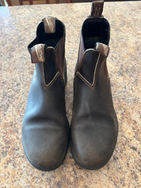 Size 7.5 blundstone boots 