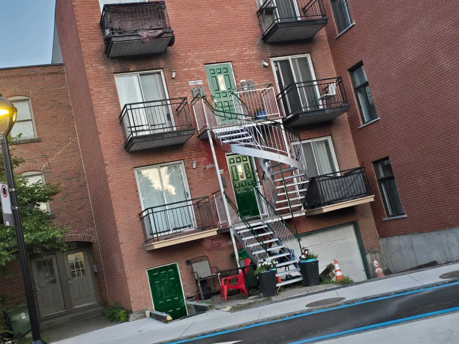 4566 A Rue Saint-Antoine O — photo 1