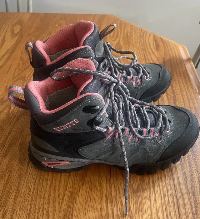 Humtto Hiking Boots in Men's Shoes in Cambridge - Image 4