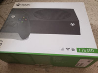XBOX   SERIES S   1 TB with GAMES and BOX