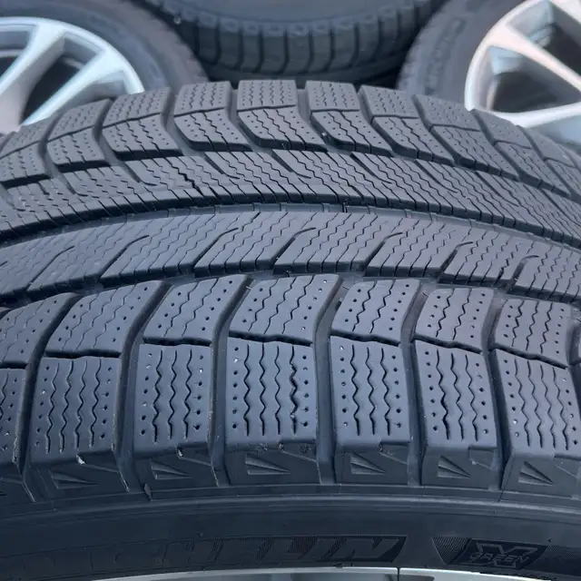 BMW X5 20 Inch *OEM* Wheels & Sensors & Snow Tires in Tires & Rims in City of Toronto - Image 9