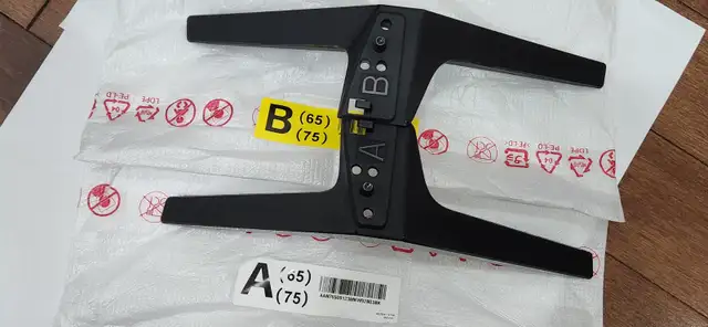 ORIGINAL LG TV LEGS 65  $80.00 in Video & TV Accessories in Markham / York Region - Image 2