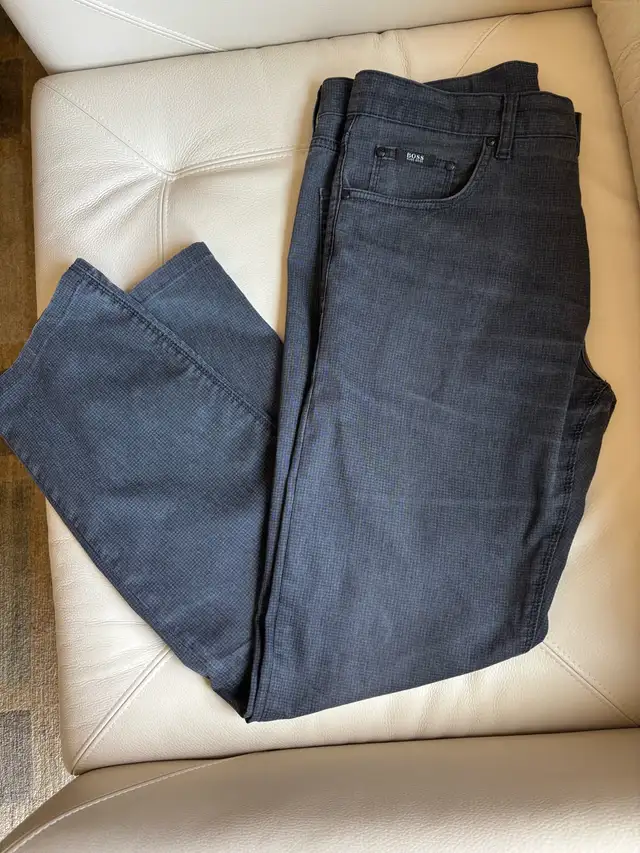 Hugo Boss Dress Pants in Men's in City of Toronto - Image 2