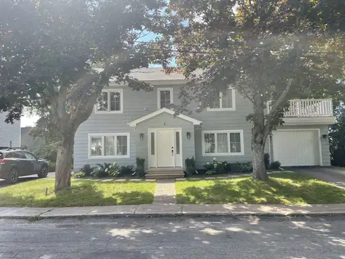 Welcome to this executive one-bedroom apartment in Brighton! This charming unit offers a comfortable...