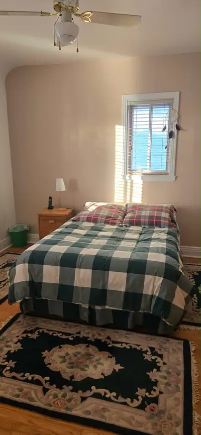 Double bed very comfortable and clean including base