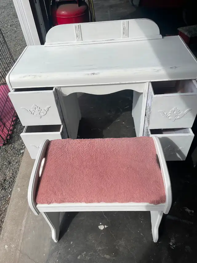 white vanity with bench chair, 4 drawers and big round mirror in Dining Tables & Sets in Cape Breton - Image 3