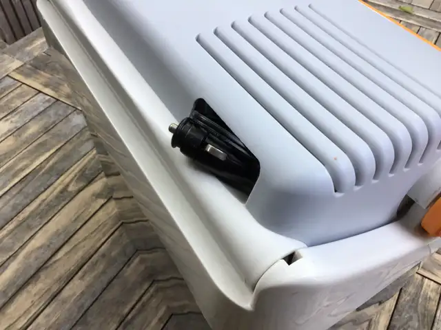 Mobicool 12V Electric Car Fridge Cooler/Warmer, 9L in Refrigerators in City of Halifax - Image 6