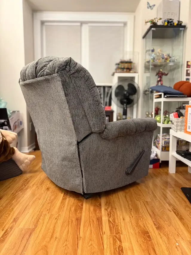 Grey Recliner Armchair - Used (Good Condition) in Chairs & Recliners in Markham / York Region - Image 4