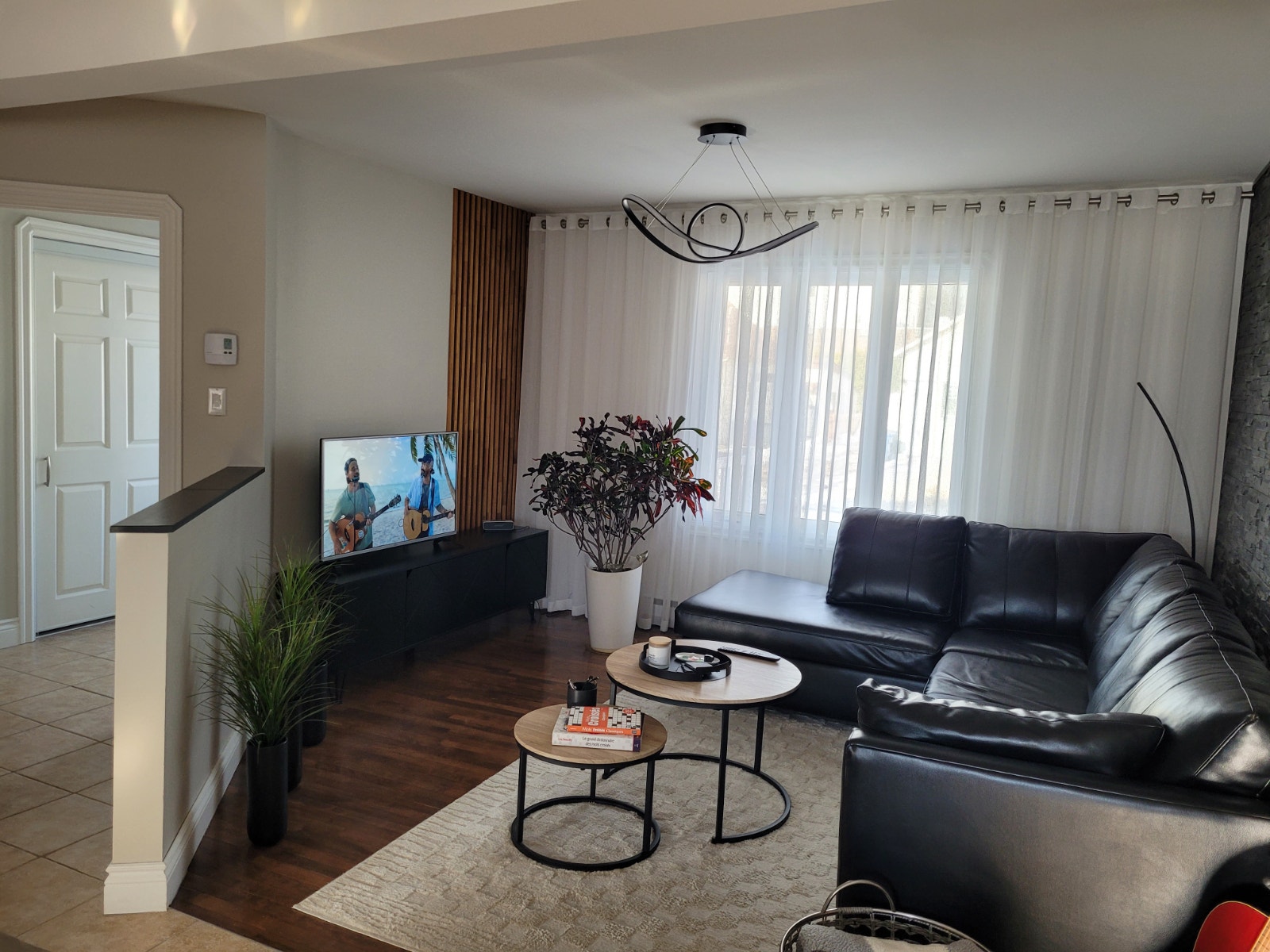 Beau 4 ½ avec grande terrasse et cour arrière privées — photo 2