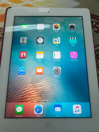 iPad 3rd Generation (32GB) (2012) White + Case! Works! iPad 3rd Generation - 2012 version Silver / W...