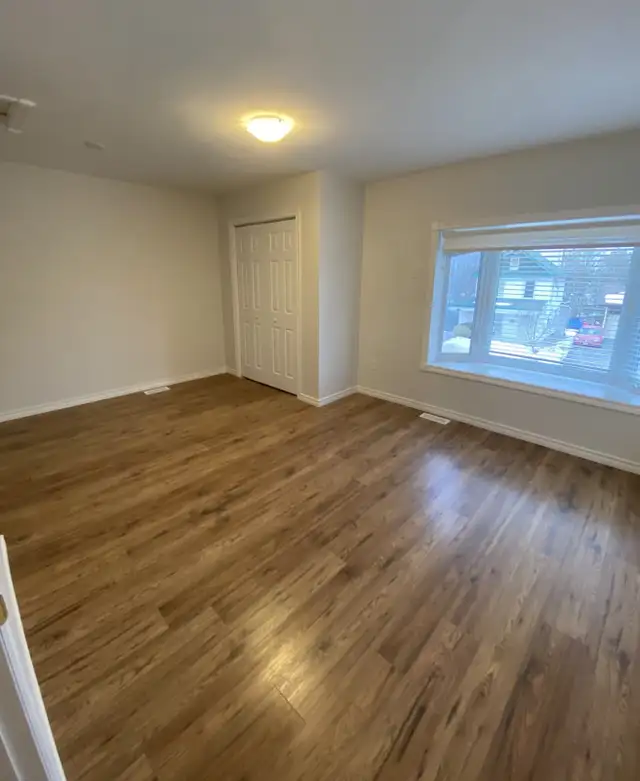 Spacious Student Rental Great for All Sizes Of Groups in Room Rentals & Roommates in Peterborough - Image 5