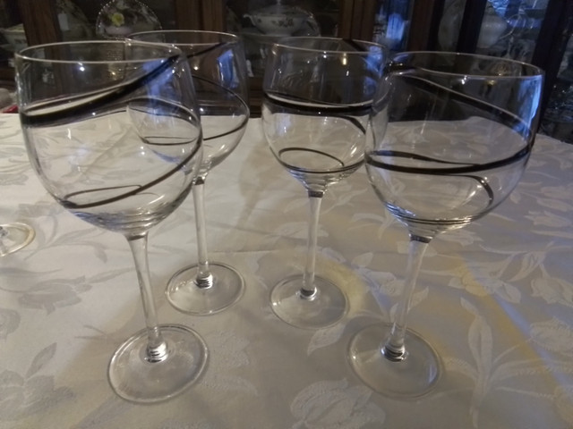 LONG STEM WINE GLASSES WITH BLACK FUSION SWIRL in Arts & Collectibles in City of Toronto - Image 2