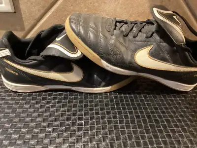 Nike soccer shoe size 6, View more