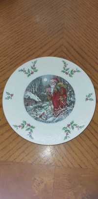 Gorgeous vintage English Royal Doulton  "Christmas "8.5 " in dia