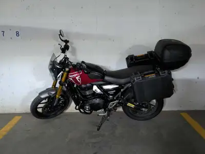 2024 triumph speed 400 in carnival red for sale. I am the first owner of this motorcycle. This bike...