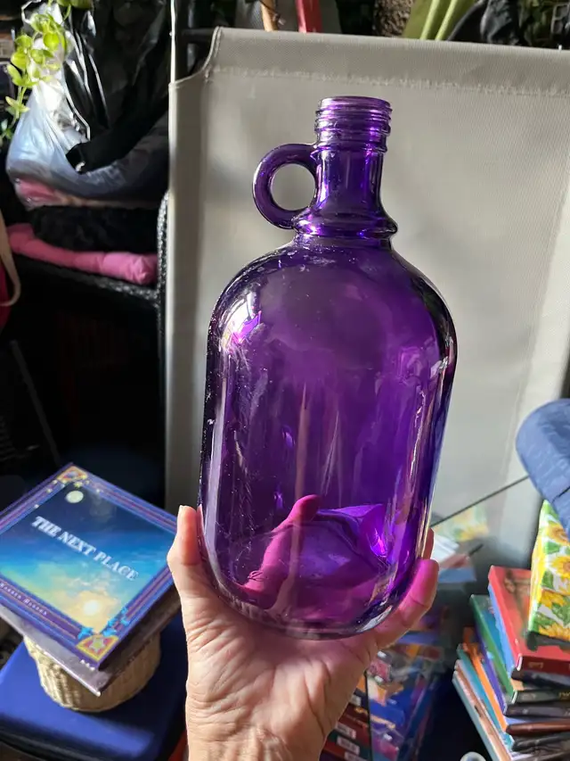 5 unique decorative bottles in Home Décor & Accents in Calgary - Image 8