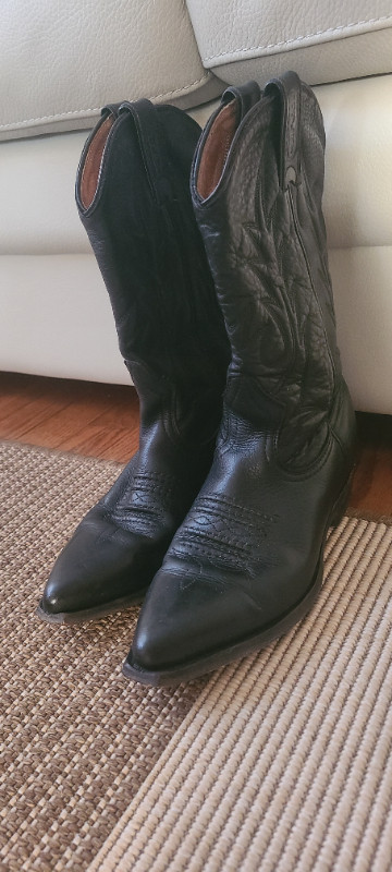 Unisex cowboy/cowgirl boots in Women's - Shoes in Barrie