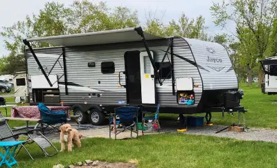 2021 Jayco SLX 267BHS (bunk model). Available September 2nd 2025...1-Owner, stored indoors during wi...