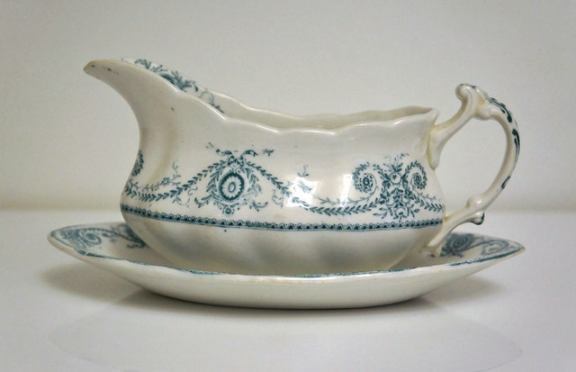 Antique 'Success' J.H.W. & Sons Hanley England Gravy Boat & Tray in Arts & Collectibles in City of Toronto - Image 2