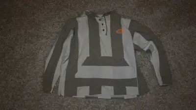 XL in size. Would be nice and warm for the winter and cooler months I paid $85, First $29.99 firm Th...