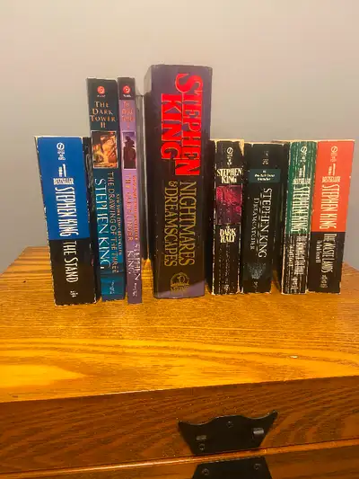 Stephen King novels for sale. The stand The drawing of the three The gun Slinger The dark half Dream...