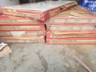 new in boxes 464 square feet of kypro 18x24 tile retails for 3.00 a sq feet over 1200 for the lot se...