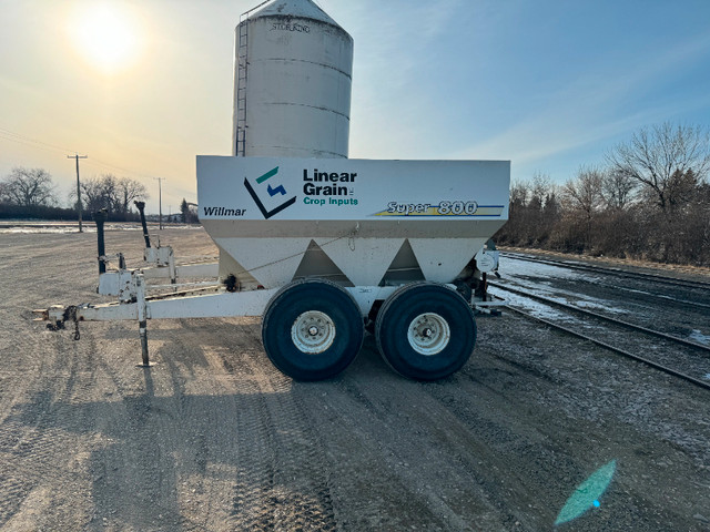 Willmar S800 Dry Fertilizer Spreader in Farming Equipment in Portage la Prairie