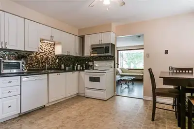 Ideal for a group of 4 students. 5 min from Laurier, UW & Conestoga campus. Only suitable for single...