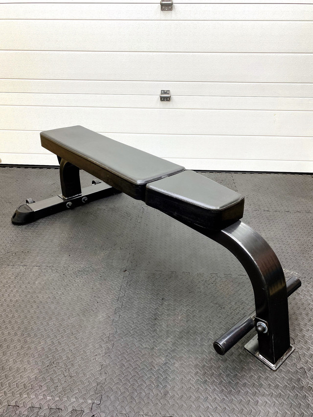 Northern Lights Stealth Flat Bench - O.B.O.  in Exercise Equipment in Edmonton