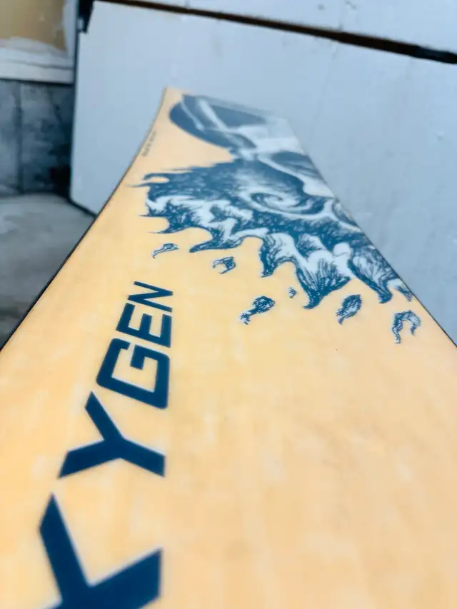 Oxygen snowboard 129 cm with Limited LT1 bindings in Snowboard in Markham / York Region - Image 8