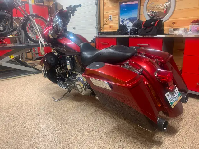 2012 Harley Davidson Cvo street glide in Touring in Winnipeg - Image 5