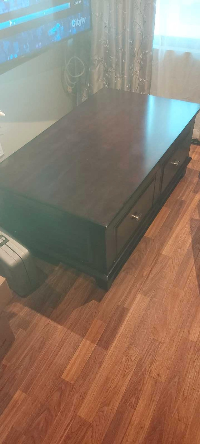 Lift top coffee table with two droors in Coffee Tables in Windsor Region