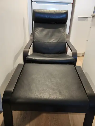 Chaise et repose pieds en cuir noir Poang (Ikea), View more