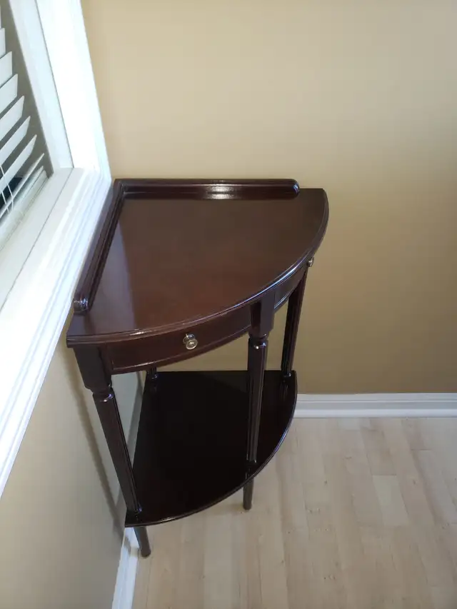 Elegant Wooden Corner Arc Table, Bottom Shelve and Top Shelf in Other Tables in City of Toronto - Image 4
