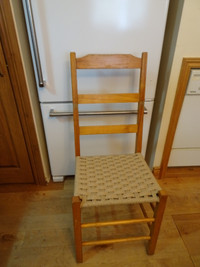 1 chaise en bois