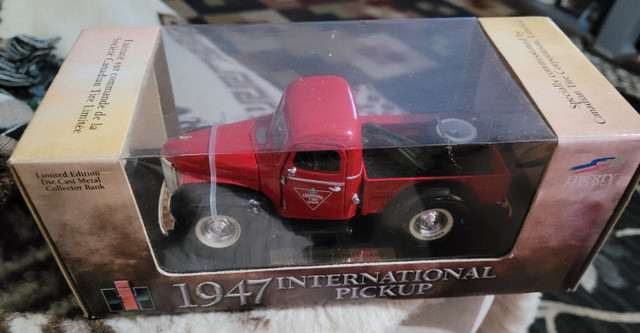 CT 1947 INTERNATIONAL PICK-UP DIE-CAST in Arts & Collectibles in St. Catharines - Image 2