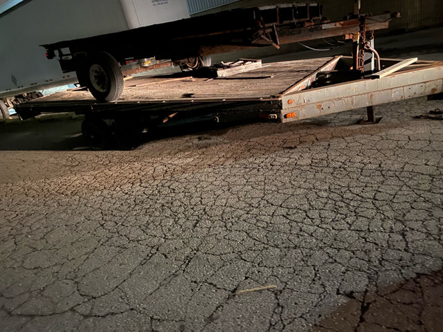 Used flat bed trailers…. dans Autres équipements commerciaux et industriels  à Région de Markham/York - Image 4