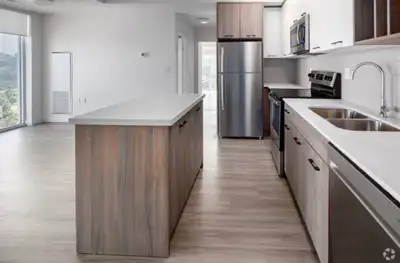 Spacious and bright 2-bedroom, 2-bathroom apartment located on the 25th floor in downtown Hamilton....