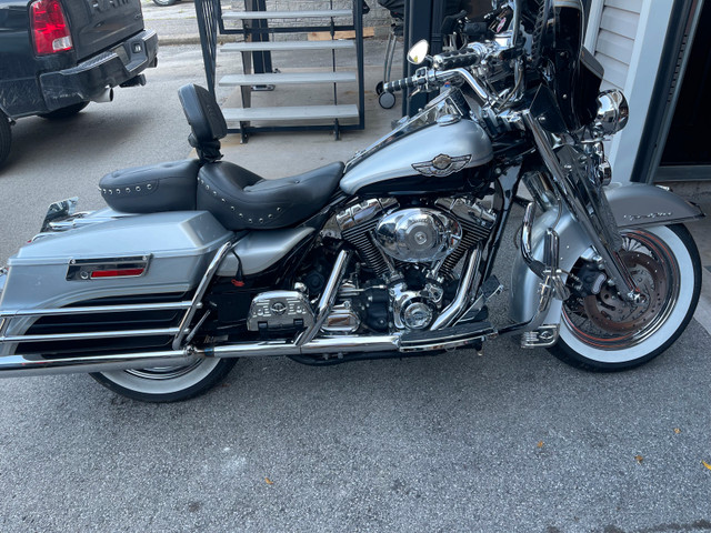 2003 Harley Davidson Roadking Anniversary in Touring in St. Catharines - Image 2