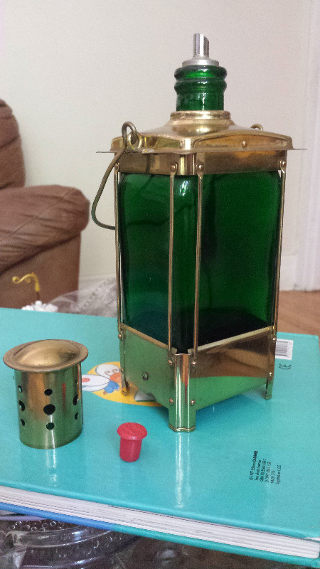 Vintage Musical Box Lantern Liquor Bottle Decanter Green Glass dans Art et objets de collection  à Ville de Montréal - Image 3