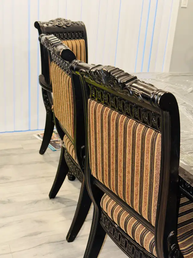 Solid wood Dining Table with 8 chairs in Dining Tables & Sets in Victoria - Image 7