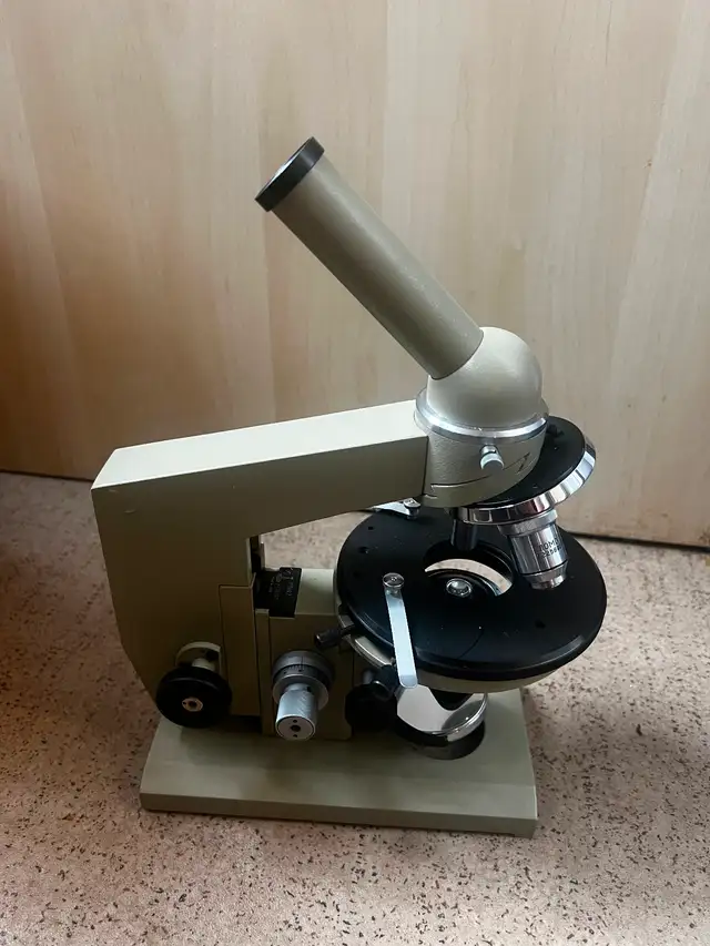 LOMO Biolam: Working Soviet laboratory microscope, 1973573323188571351041