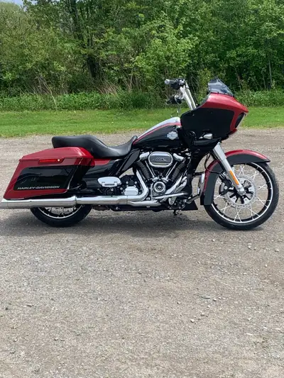 2021 Road Glide Special, the Special package added the 114ci Milwaukee 8 engine, Boom Audio with ful...