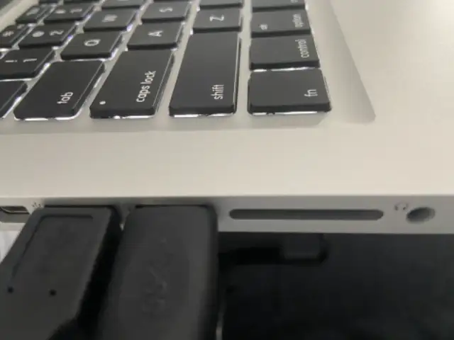 APPLE MACBOOK PRO 13INCH…NO LOW BALL OFFERS in Laptops in Oshawa / Durham Region - Image 9