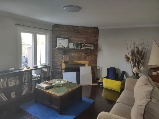 Furnished Bedroom for Student or Professional in Room Rentals & Roommates in City of Toronto - Image 5